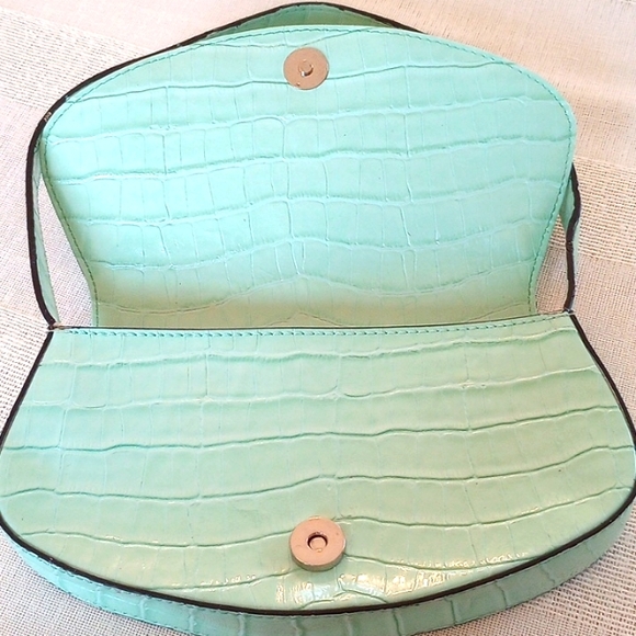 VTG Guess Curved Shoulder Patent Leather Bag Color: Mint Green - Picture 8 of 16